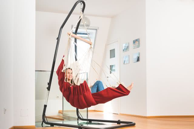 XXL H&auml;ngesessel rot mit Fussablage