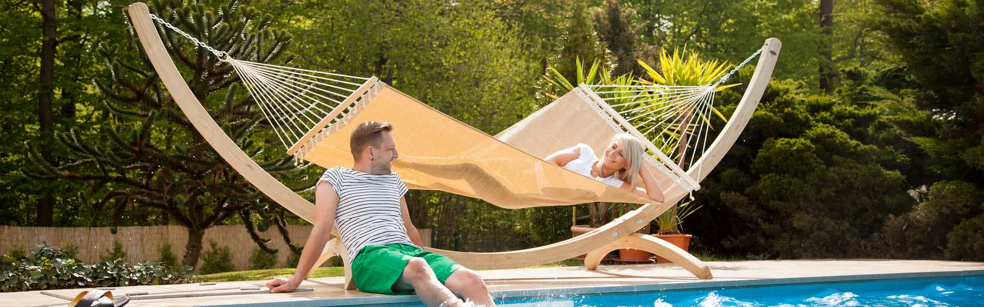 Holz Gestell f&uuml;r H&auml;ngematten im Garten